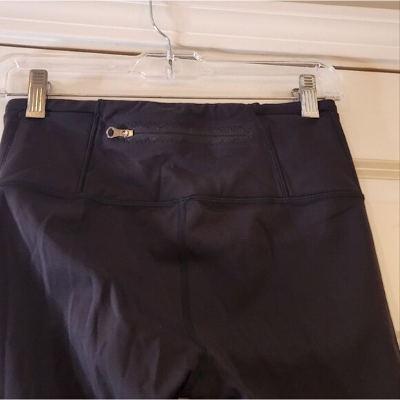 Lululemon black scalloped trim capri leggings size 4 - Picture 4 of 5